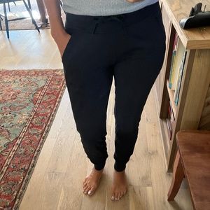 Lululemon black size 2 joggers
